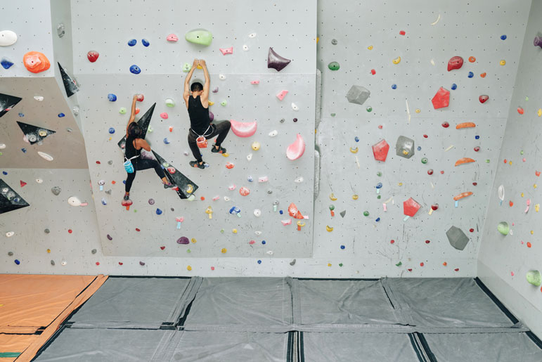 bringing a friend can help you reduce anxiety while bouldering or climbing
