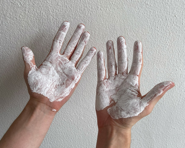 it takes about 1 minute for your hands to dry with liquid chalk