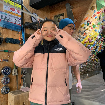 Seo Chaehyun at her local climbing gym with her dad Seo Jong-kuk in the background