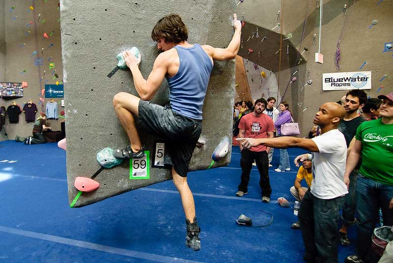 bouldering is more social than climbing