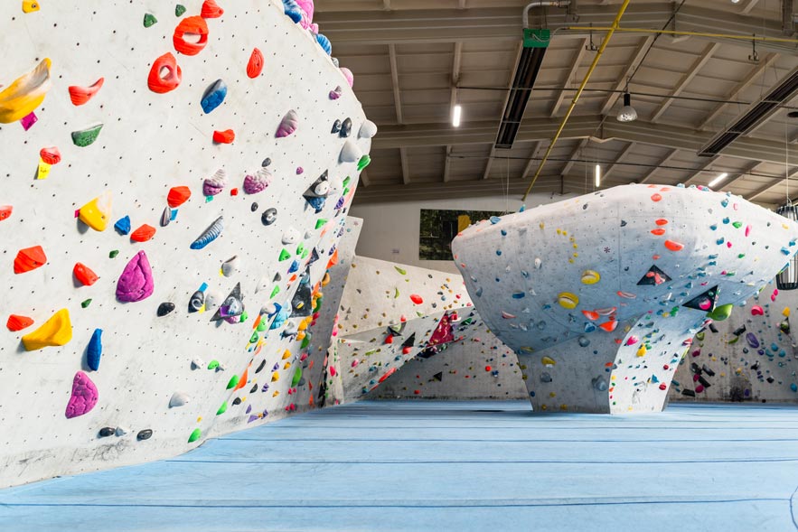 choosing a bouldering gym. guide with tips to help you pick the best bouldering facility