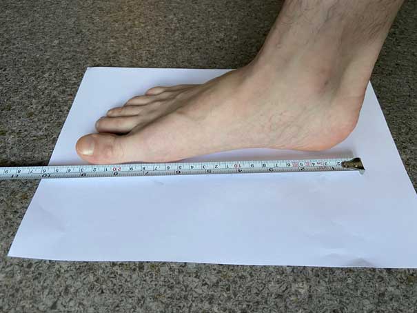 measuring my feet's mondopoint so I can size them for bouldering shoes